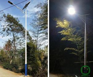 6米高的太陽能燈照亮了村民夜晚出行路